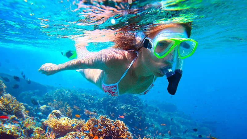 Katamaransejlads ved Nusa Lembongan