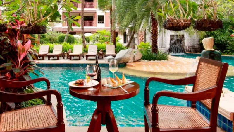 Deluxe Pool Access