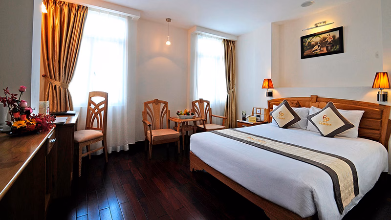 Romance Hotel