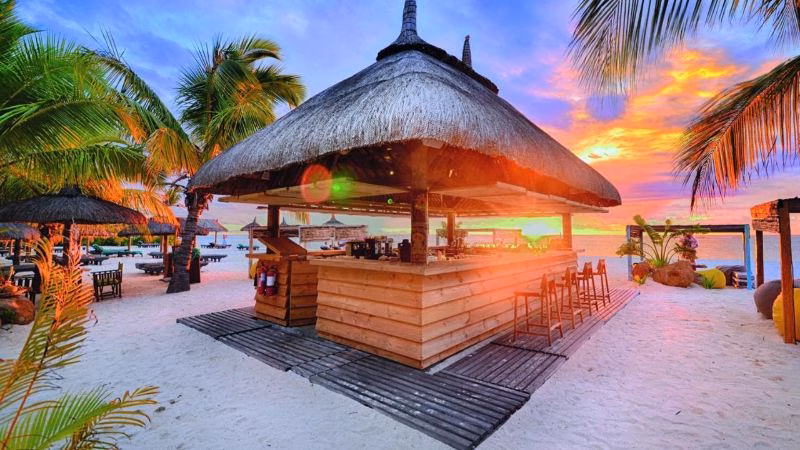 Dinarobin Beach Bar X