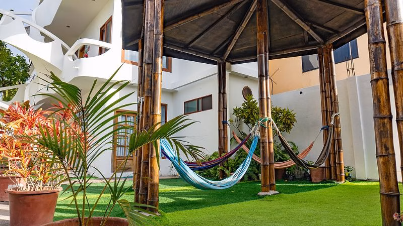 Grand Hostal Tintorera X