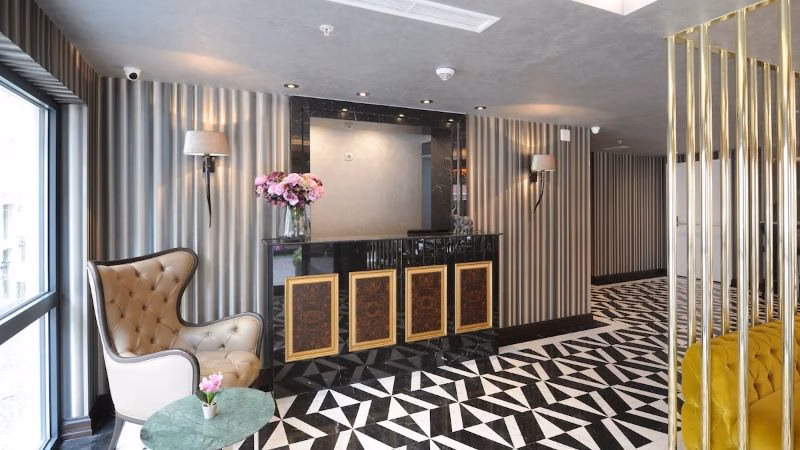 Petit Palace Lobby X