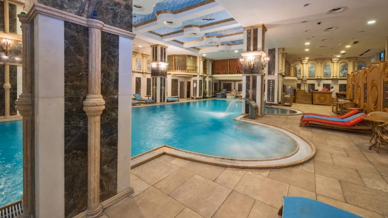 Celal Indendoers Pool X