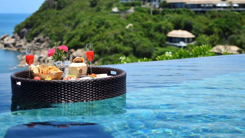 Banyan Tree Pool Breakfast X