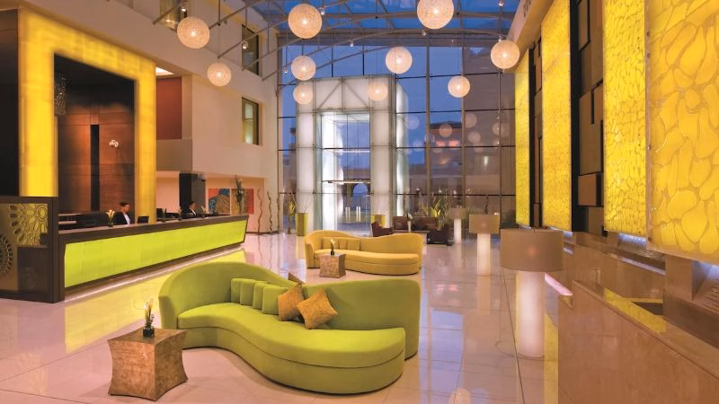 Traders Hotel Lobby X