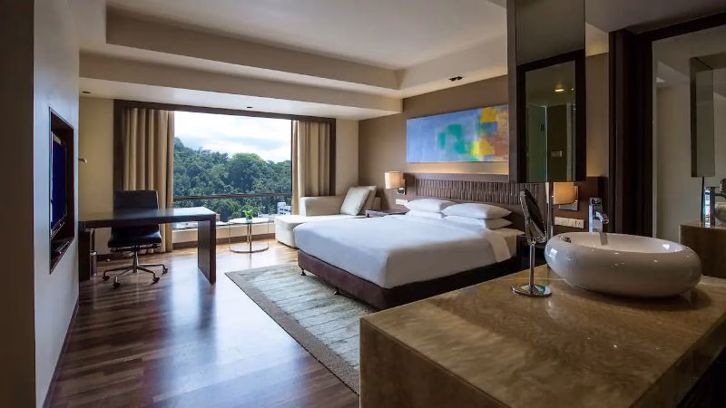 Hyatt Regency Kinabalu P Clubroom Cityview King.x X