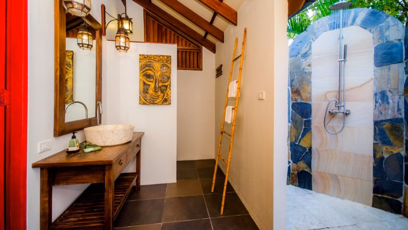 Baan Si Dang Bathroom