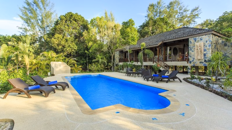 Baan Thammachaat Swimming Pool