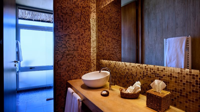 Young Standard Room Bath