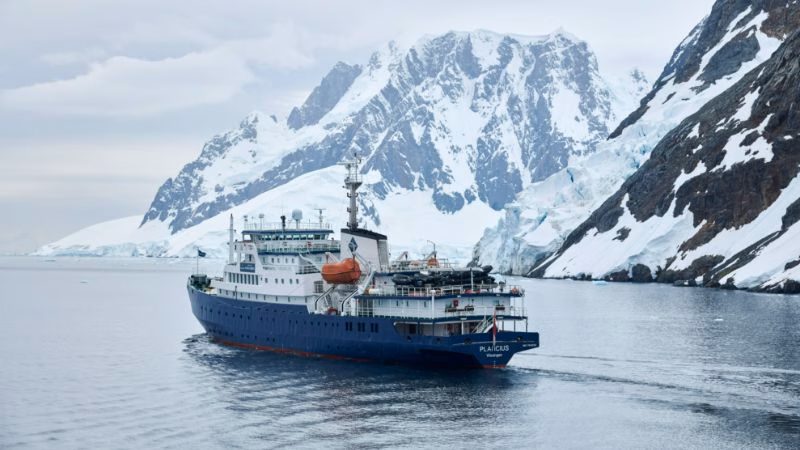 Antarctica Plancius © Mike Louagie Oceanwide Expeditions .jpg Mike Louagie X