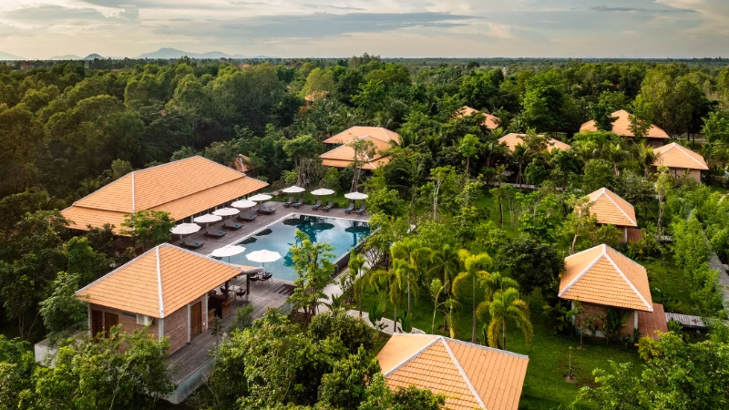 Farmhouse Resort Spa X