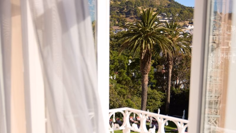 MNH Oasis Deluxe Room