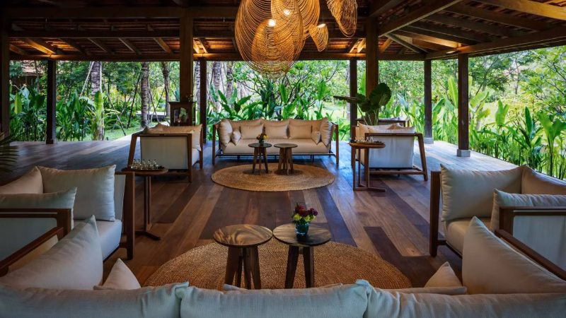 Smiling Farmhouse Lobby X