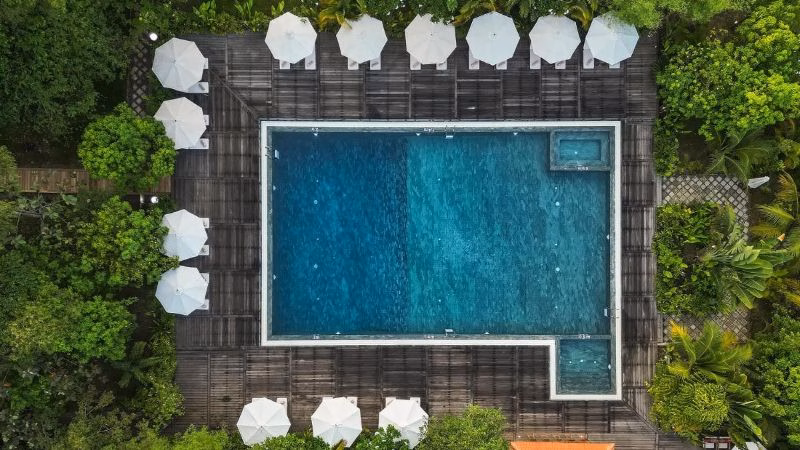 Smiling Farmhouse Pool View X