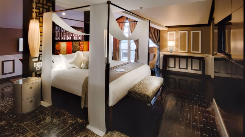 Deluxe Suite X