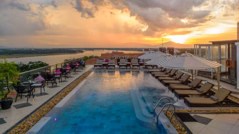 ROOFTOP POOL X