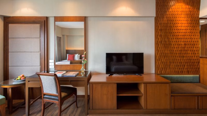 Ramada Deluxe Gallery Deluxe Triple Photo X