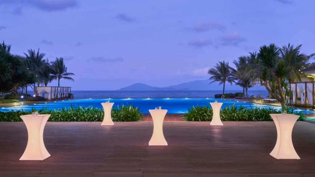 Br Dadha Poolside Deck Wide Hor