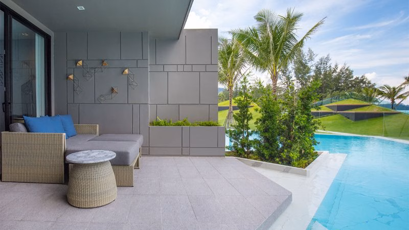 Pool Access Grand Seaview X